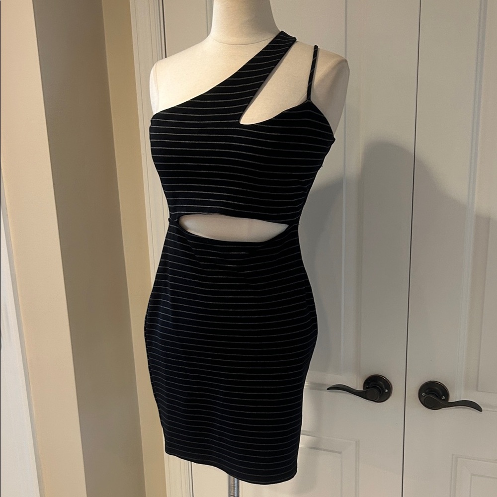 Black Striped One-Shoulder Dress - Picture 5 of 10
